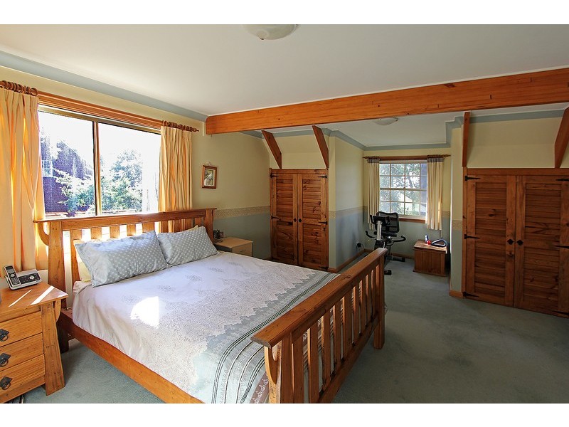 17 Honeyeater Place, Tingira Heights NSW 2290