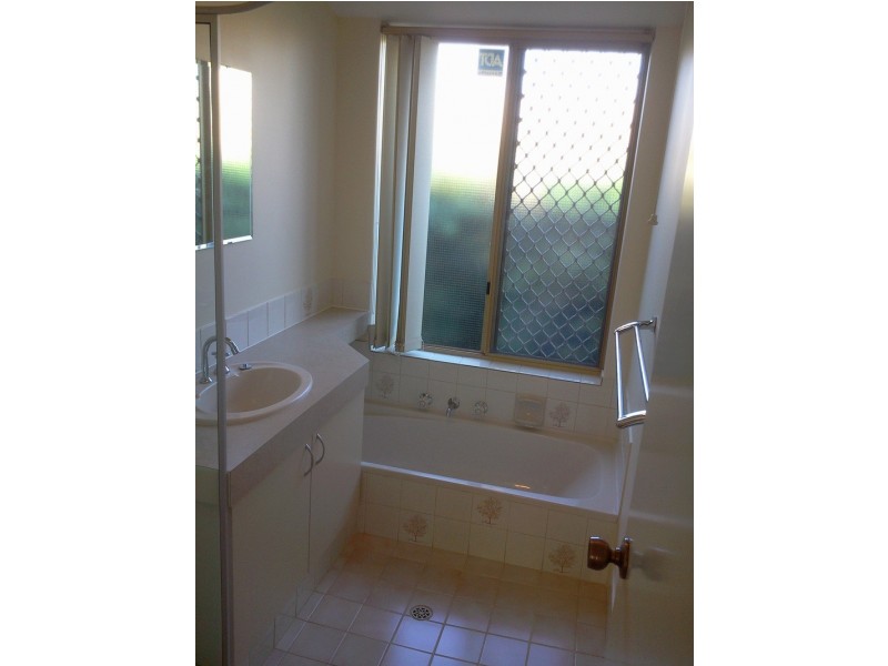 2/17 Attfield St, Maddington WA 6109