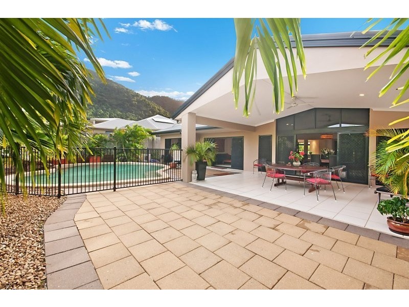 19 Elphinstone St, Kanimbla QLD 4870