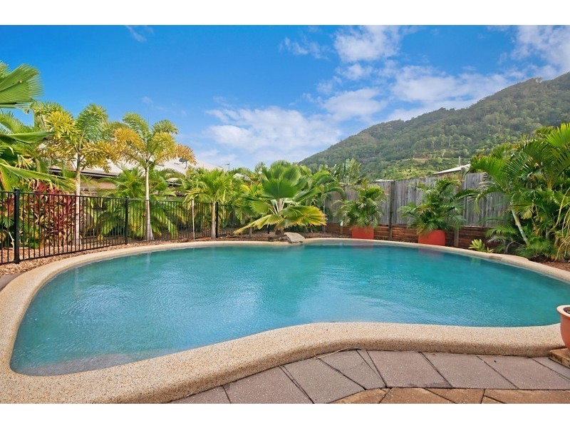 19 Elphinstone St, Kanimbla QLD 4870