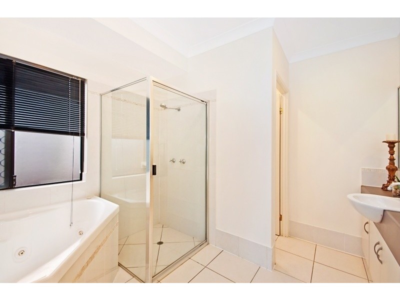 19 Elphinstone St, Kanimbla QLD 4870