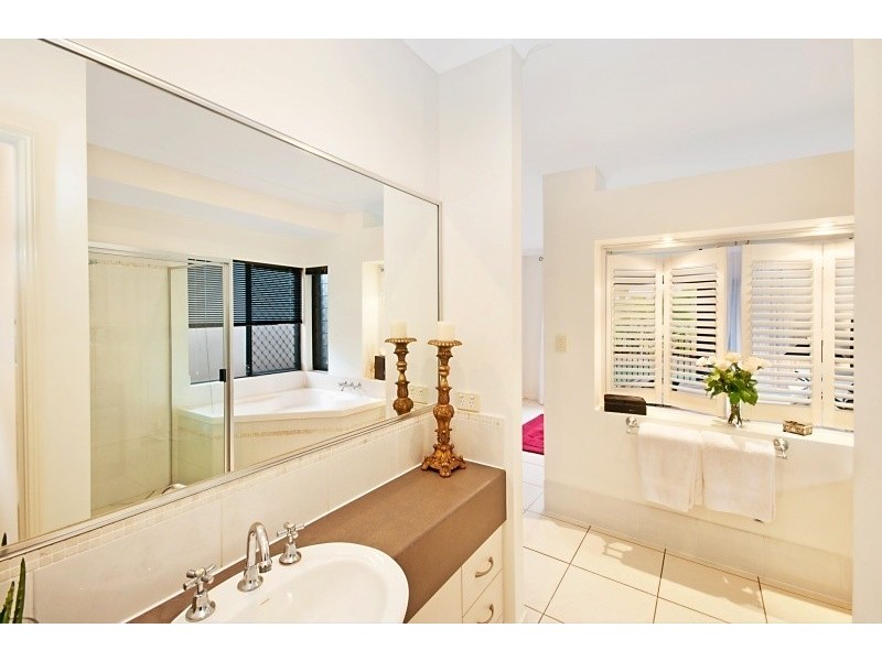 19 Elphinstone St, Kanimbla QLD 4870