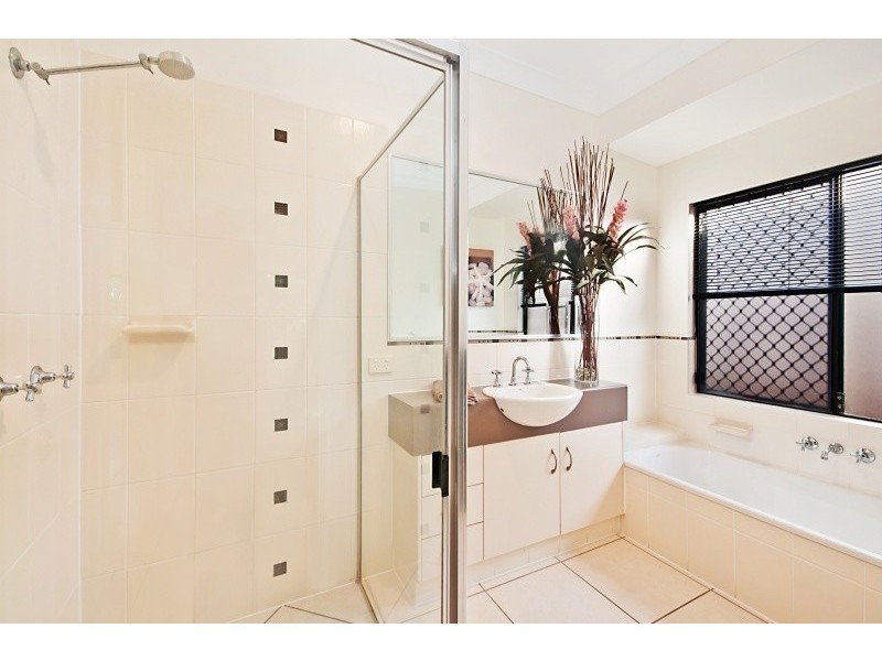 19 Elphinstone St, Kanimbla QLD 4870