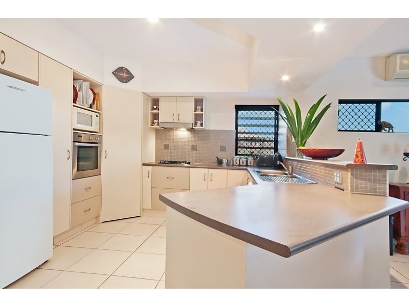 19 Elphinstone St, Kanimbla QLD 4870