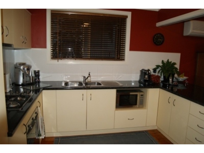 1 Robyn Rd, Albion Park Rail NSW 2527