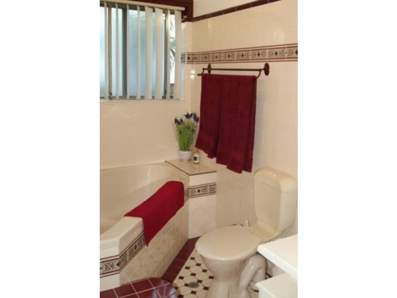 1 Robyn Rd, Albion Park Rail NSW 2527