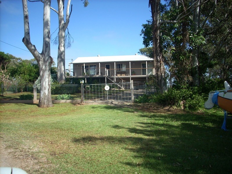 13 Shelly Crescent, Lamb Island QLD 4184