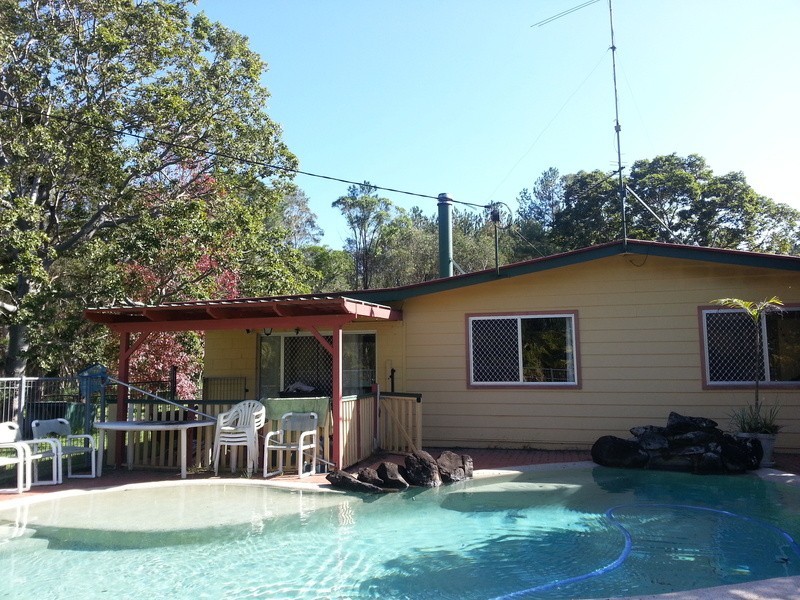 77 Hardwood Road, Landsborough QLD 4550