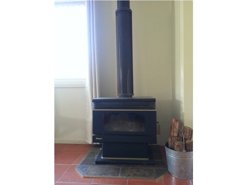 77 Hardwood Road, Landsborough QLD 4550