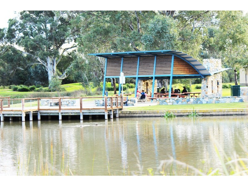 12 Boldrewood Place, Lynbrook VIC 3975