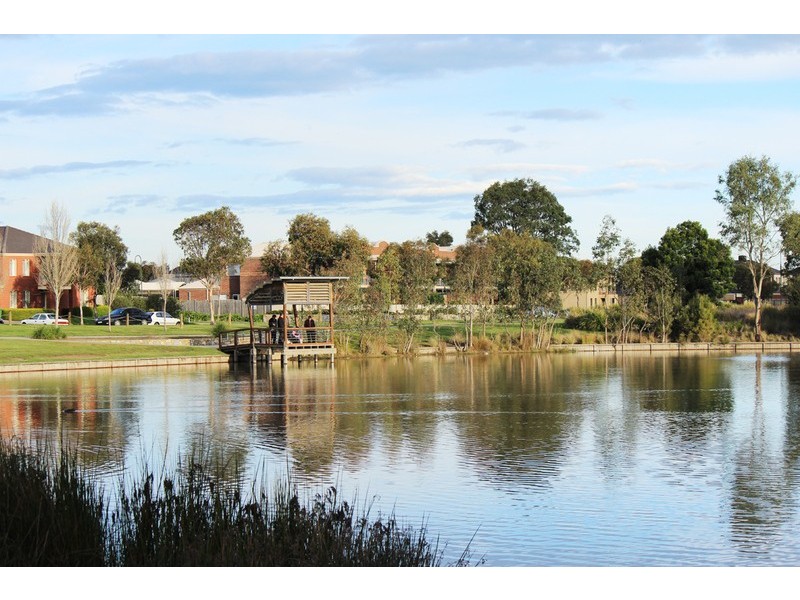 12 Boldrewood Place, Lynbrook VIC 3975