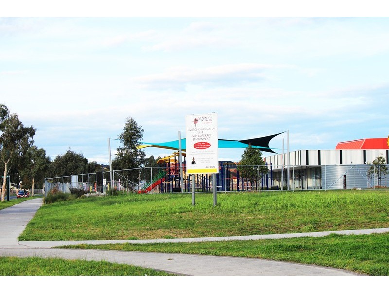 12 Boldrewood Place, Lynbrook VIC 3975