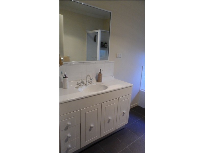 2/15 Arbour Grove, Belmont VIC 3216