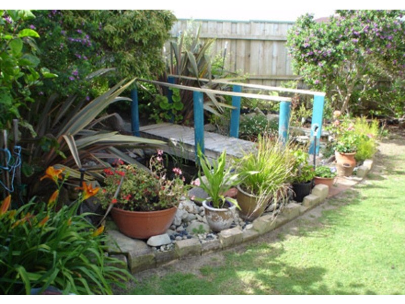 16 Tenggara Ave, Two Rocks WA 6037