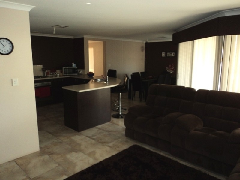 6 Holywell Street, Middle Swan WA 6056