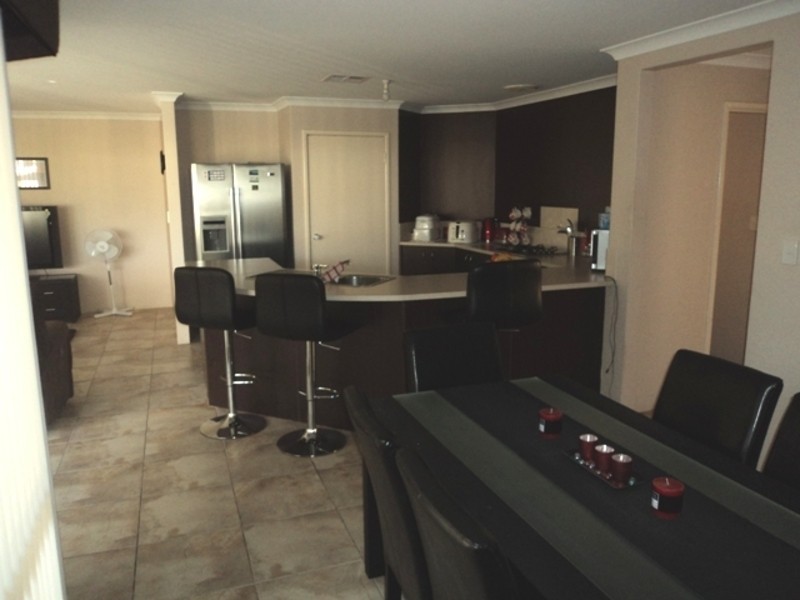 6 Holywell Street, Middle Swan WA 6056