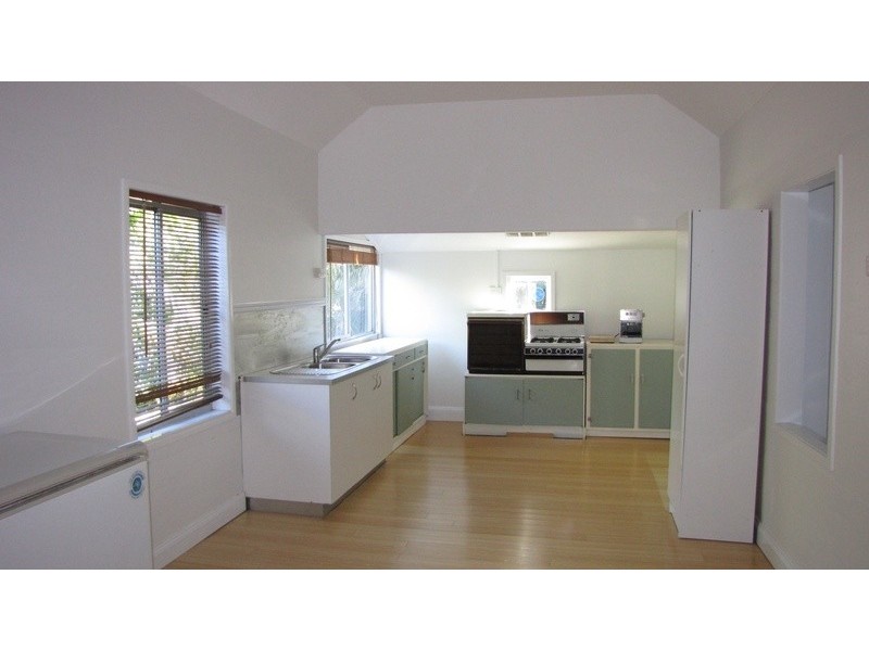 97 Clayton Street, Sandgate QLD 4017