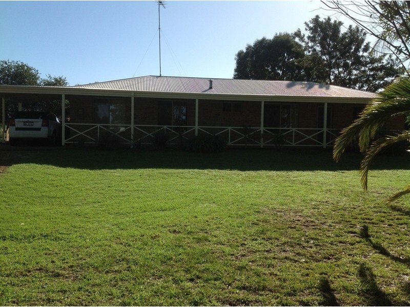 8 Holland St, Coolup WA 6214