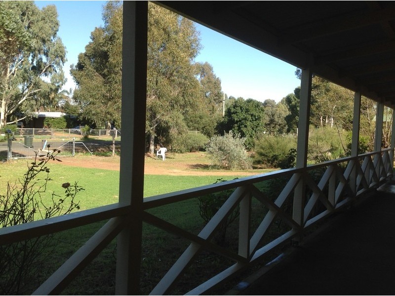 8 Holland St, Coolup WA 6214