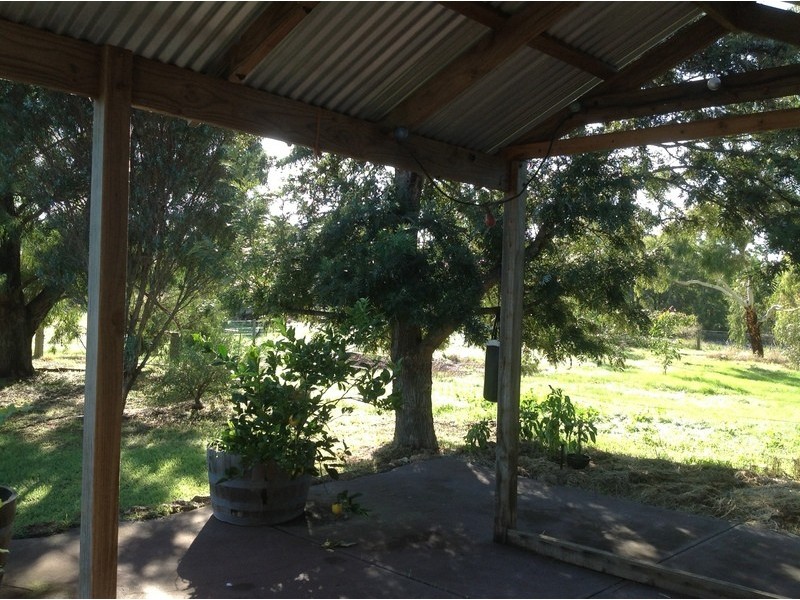 8 Holland St, Coolup WA 6214