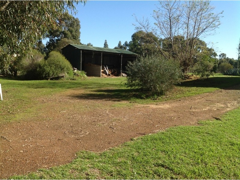 8 Holland St, Coolup WA 6214