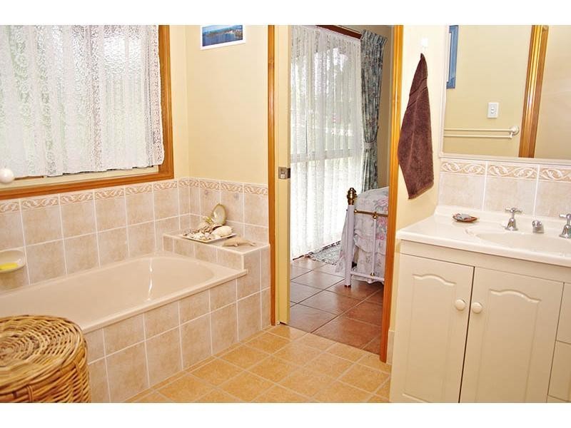 11 Endurance Ave, Cooloola Cove QLD 4580