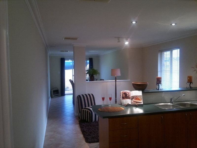 1/16 May Dr, Nollamara WA 6061