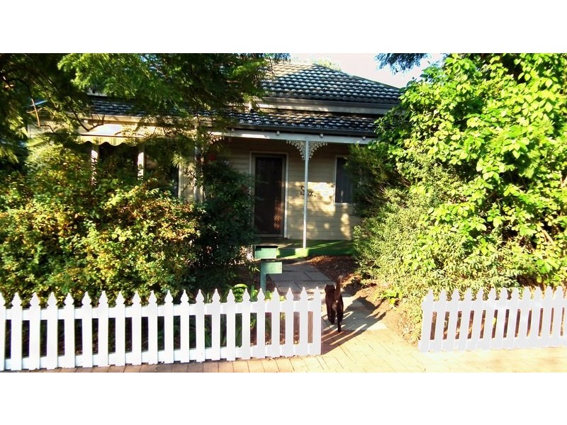 6 Almond Street, Guildford WA 6055