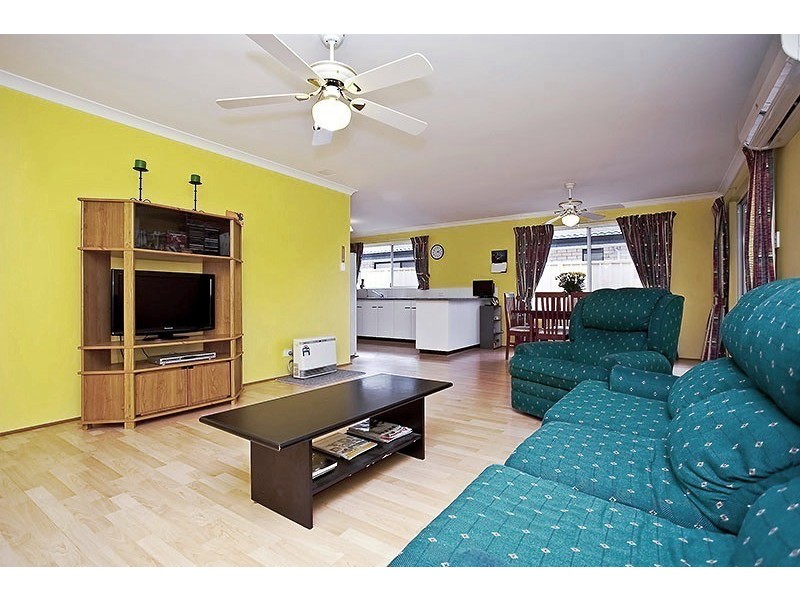 7 Babbler Turn, Beechboro WA 6063