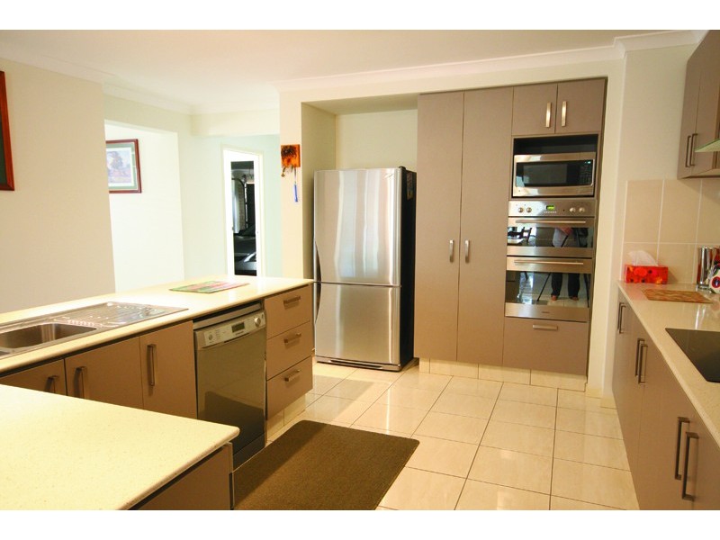 34 Kirsten Drive, Glass House Mountains QLD 4518