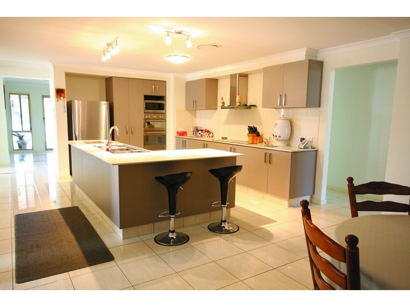 34 Kirsten Drive, Glass House Mountains QLD 4518