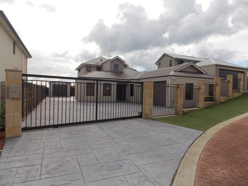 13 Bookleaf Loop, Halls Head WA 6210