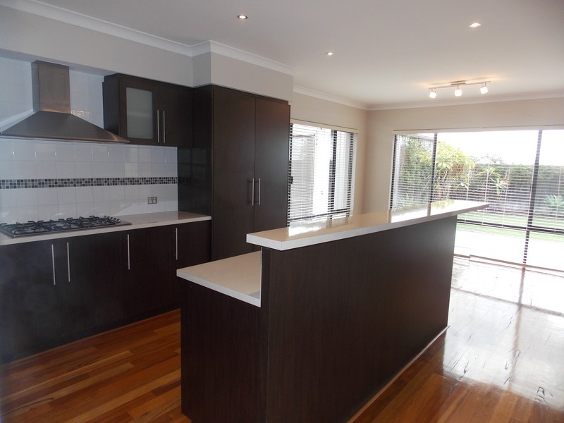 13 Bookleaf Loop, Halls Head WA 6210