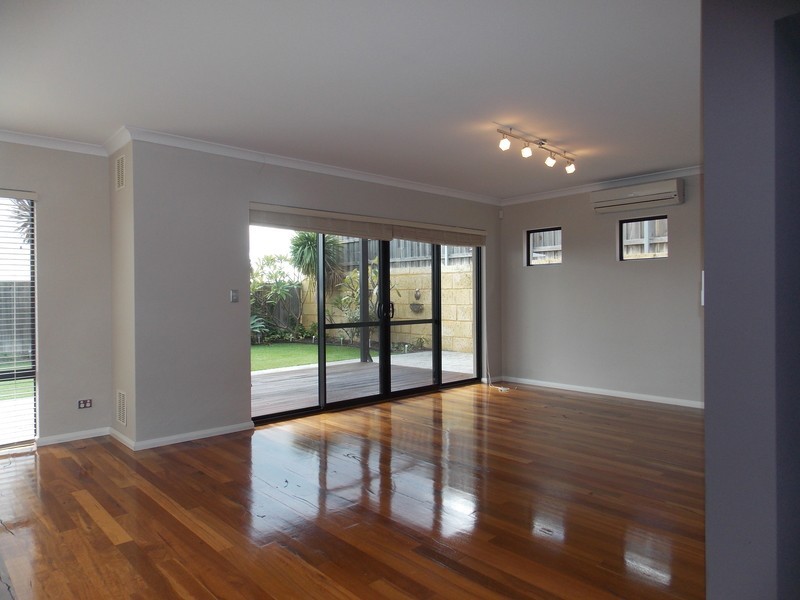 13 Bookleaf Loop, Halls Head WA 6210