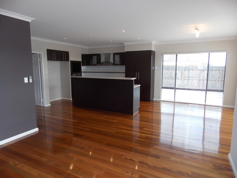 13 Bookleaf Loop, Halls Head WA 6210