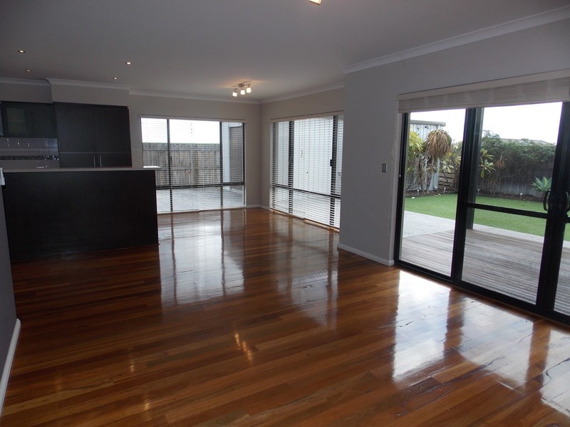 13 Bookleaf Loop, Halls Head WA 6210