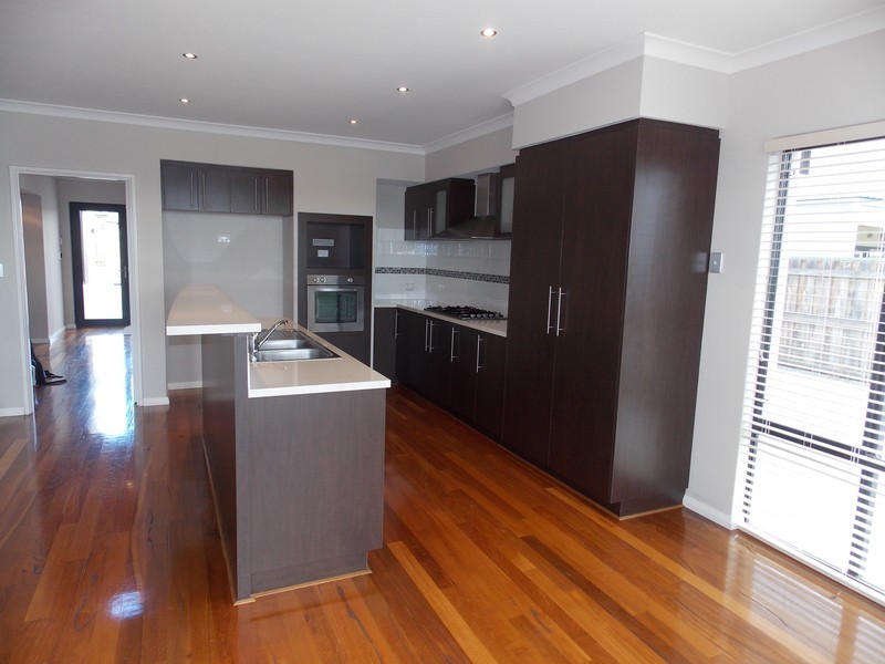 13 Bookleaf Loop, Halls Head WA 6210