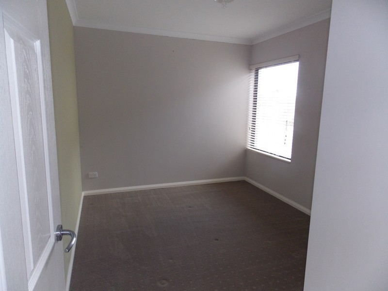 13 Bookleaf Loop, Halls Head WA 6210