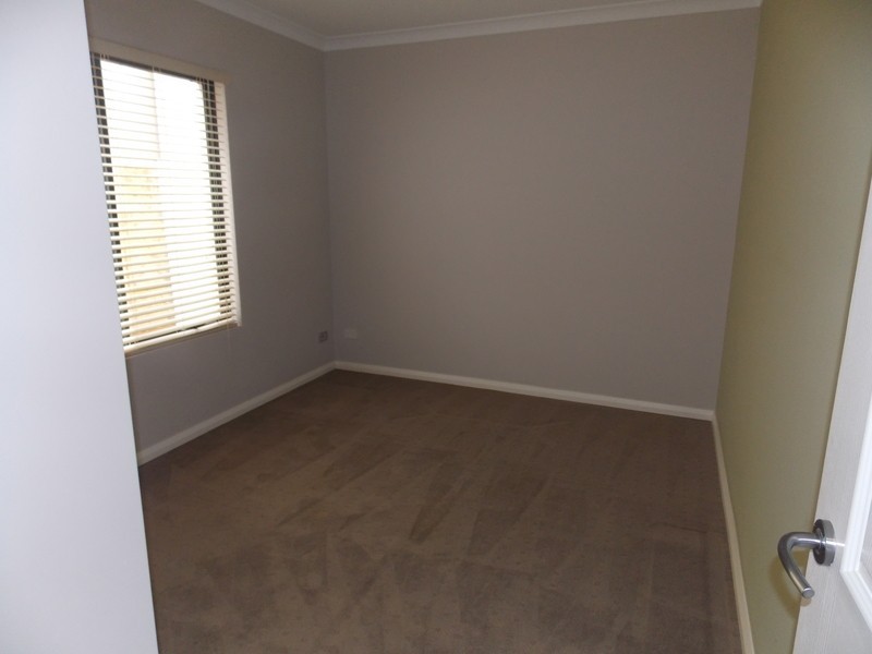 13 Bookleaf Loop, Halls Head WA 6210