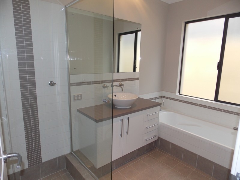 13 Bookleaf Loop, Halls Head WA 6210