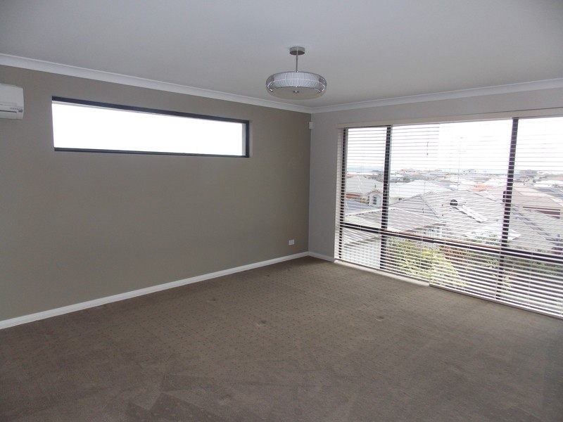 13 Bookleaf Loop, Halls Head WA 6210