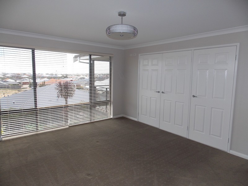 13 Bookleaf Loop, Halls Head WA 6210