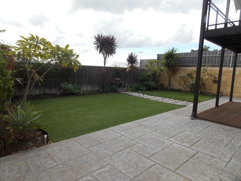 13 Bookleaf Loop, Halls Head WA 6210