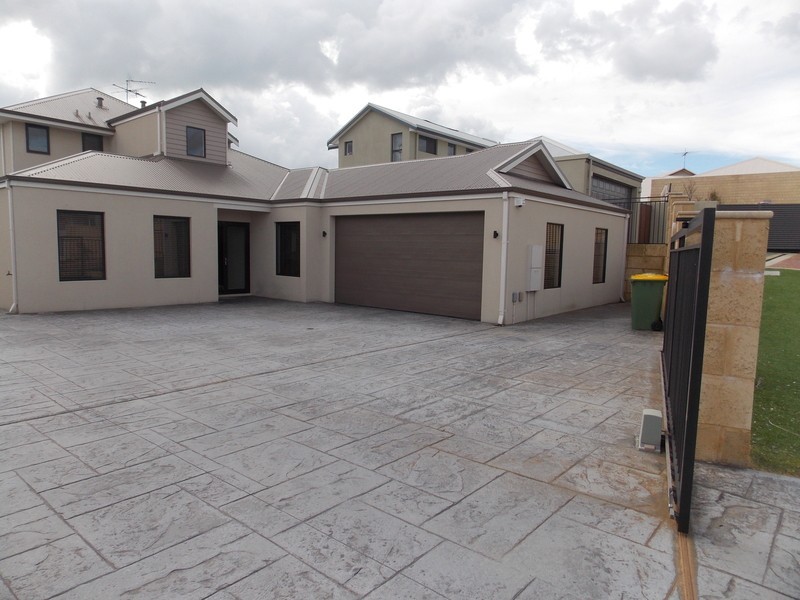 13 Bookleaf Loop, Halls Head WA 6210