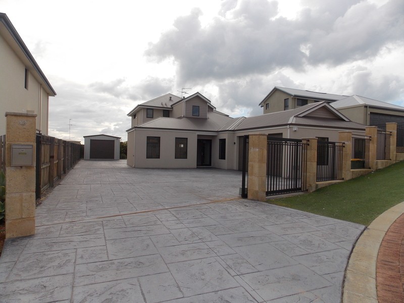 13 Bookleaf Loop, Halls Head WA 6210