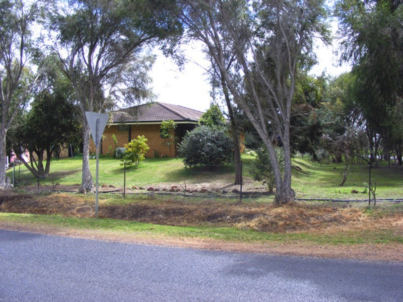 85 George Rd, Waroona WA 6215