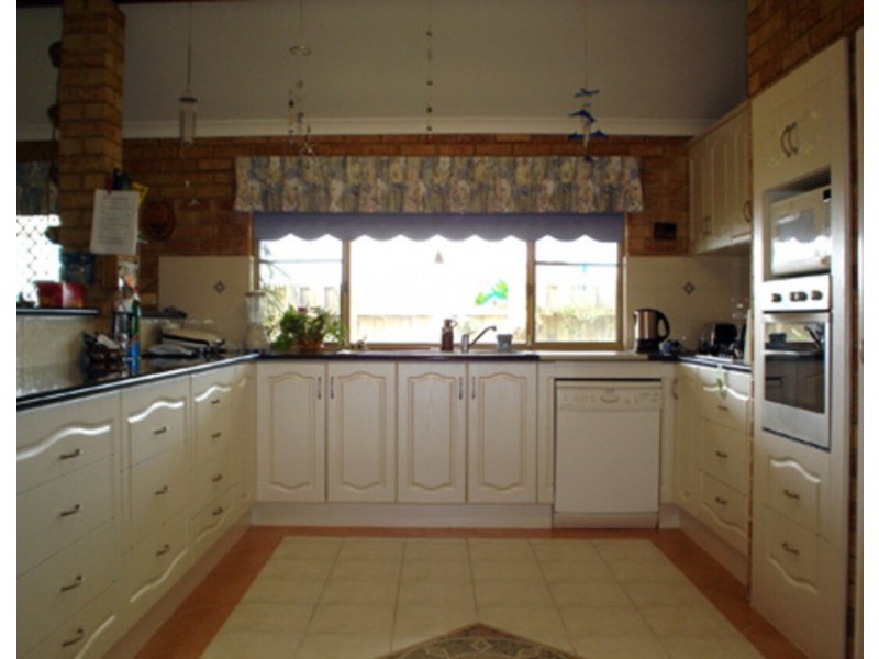 16 Tenggara Ave, Two Rocks WA 6037