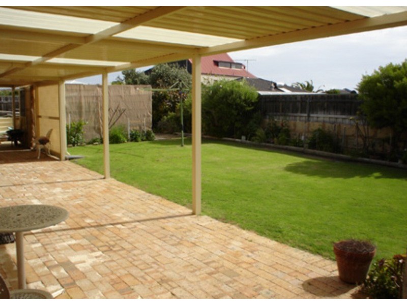 16 Tenggara Ave, Two Rocks WA 6037