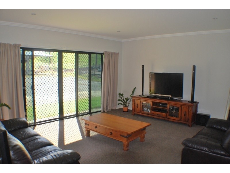 9 Brumby Drive, Tanby QLD 4703