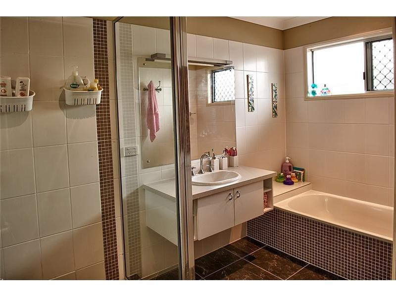 11 Hilton Way, Mount Louisa QLD 4814
